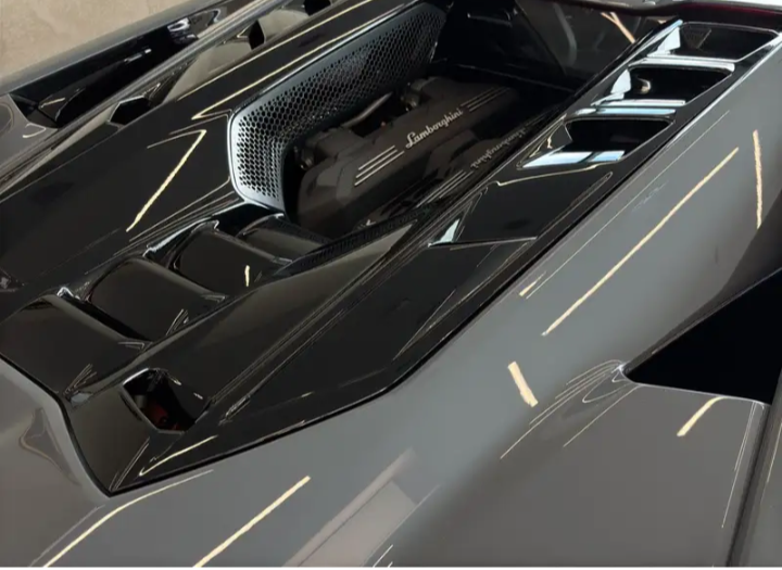 Lamborghini Revuelto V12 Plug-in Hybrid –1.016 CV prezzo 570.000€