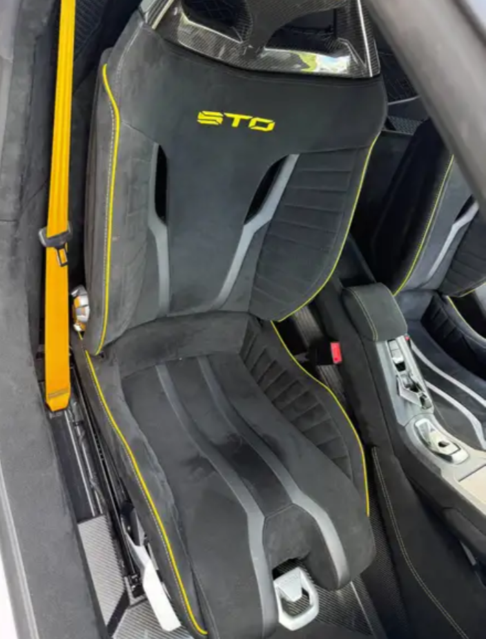 Lamborghini Huracán STO LP640-2 V10 – 639 CV.    Prezzo. 325.000€
