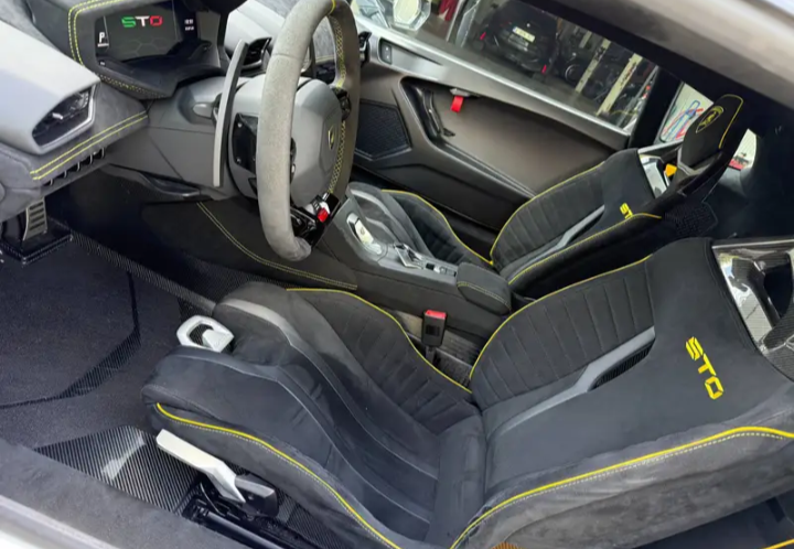 Lamborghini Huracán STO LP640-2 V10 – 639 CV.    Prezzo. 325.000€