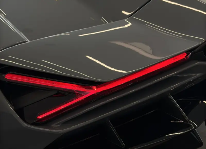 Lamborghini Revuelto V12 Plug-in Hybrid –1.016 CV prezzo 570.000€