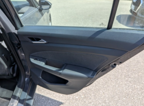 MarcaVOLKSWAGEN 
Modello Golf 2.0 tdi Life 115cv dsg 
GM995NX