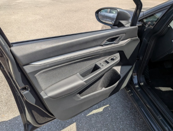 MarcaVOLKSWAGEN 
Modello Golf 2.0 tdi Life 115cv dsg 
GM995NX