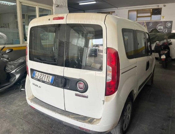 Fiat doblo cargo lounge 1.6 Mjt 105cv 5 posti. Prezzo 6900