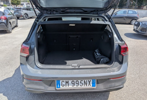 MarcaVOLKSWAGEN 
Modello Golf 2.0 tdi Life 115cv dsg 
GM995NX