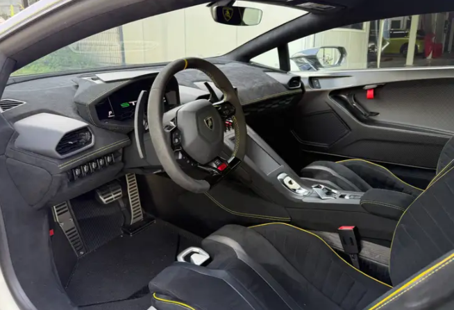 Lamborghini Huracán STO LP640-2 V10 – 639 CV.    Prezzo. 325.000€