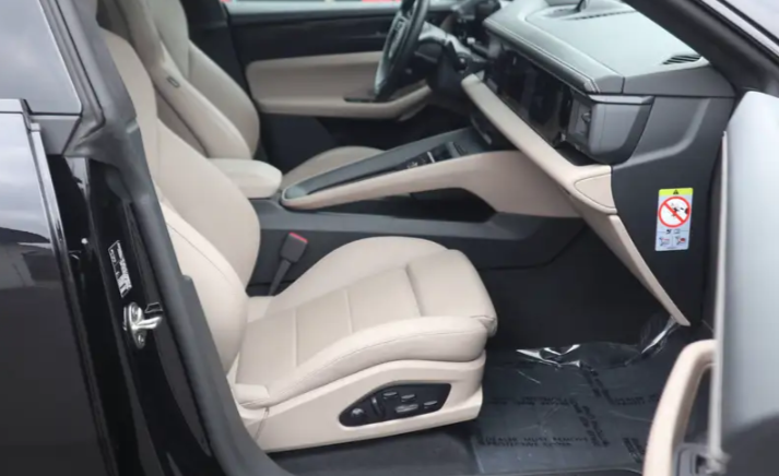 Porsche Macan Turbo Electric MY2024 – Head-Up Display | Tetto Panoramico | Matrix LED | BOSE | Passenger Display | Cerchi Exclusive Design da 22"
⚡ 639 CV | 1.900 km | Full Optional | Pari al Nuovo.    Prezzo 89.000€