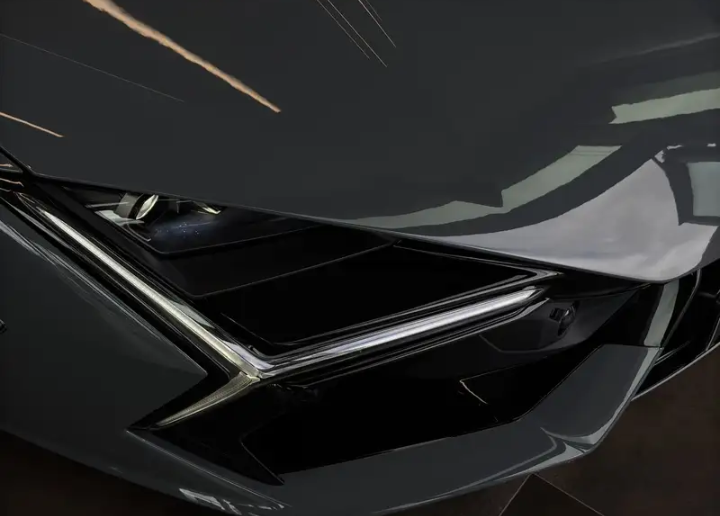 Lamborghini Revuelto V12 Plug-in Hybrid –1.016 CV prezzo 570.000€