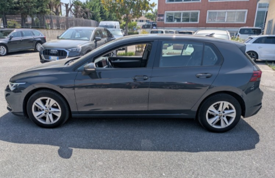 MarcaVOLKSWAGEN 
Modello Golf 2.0 tdi Life 115cv dsg 
GM995NX